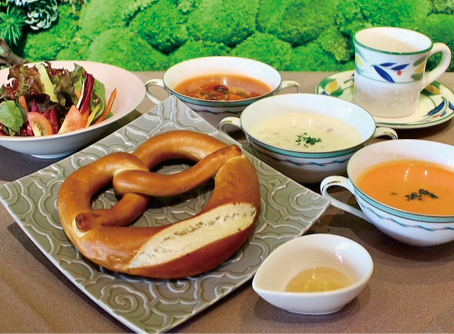カフェミール　ブレッツェル withサラダ